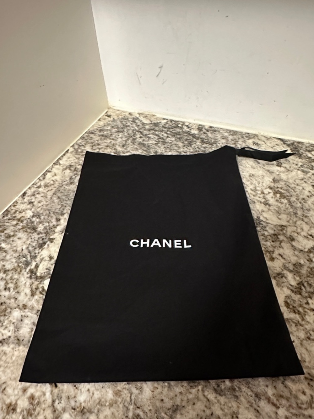CHANEL Gold Shoulder Bag with Red Accent Strap (PREOWNED). - Picture 15 of 15